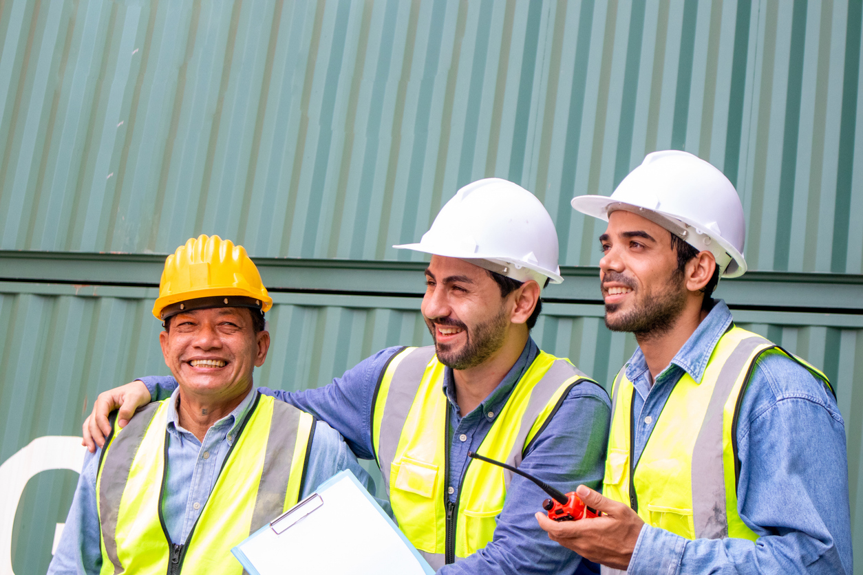 Construction worker using safety training platform